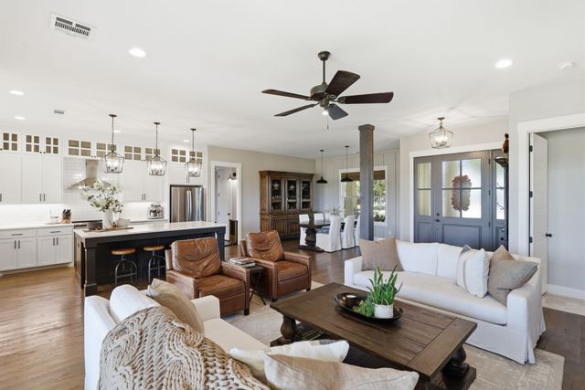 533 S Sugartree Drive, Lipan, TX 76462