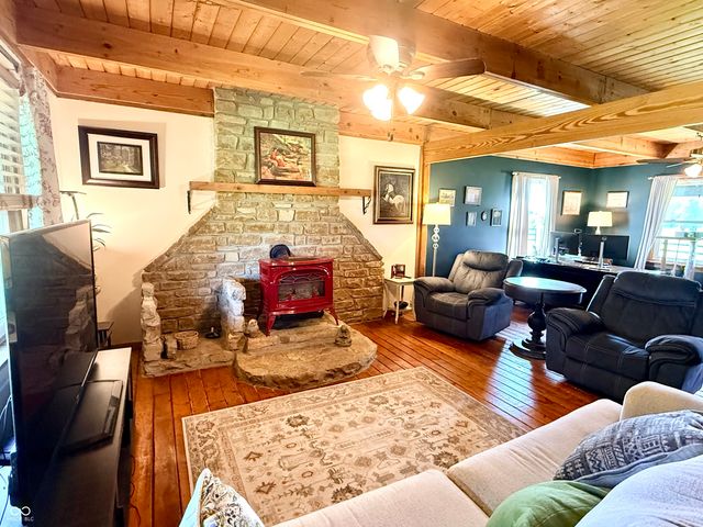 7656 S Becks Grove Road, Freetown, IN 47235