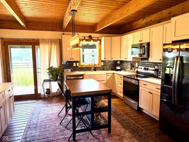 7656 S Becks Grove Road, Freetown, IN 47235