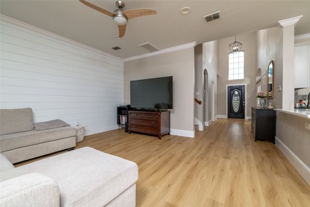 1016 Pebblecreek Drive, Burleson, TX 76028