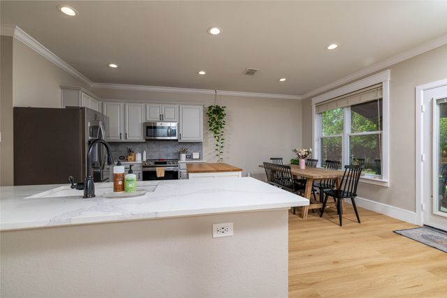1016 Pebblecreek Drive, Burleson, TX 76028