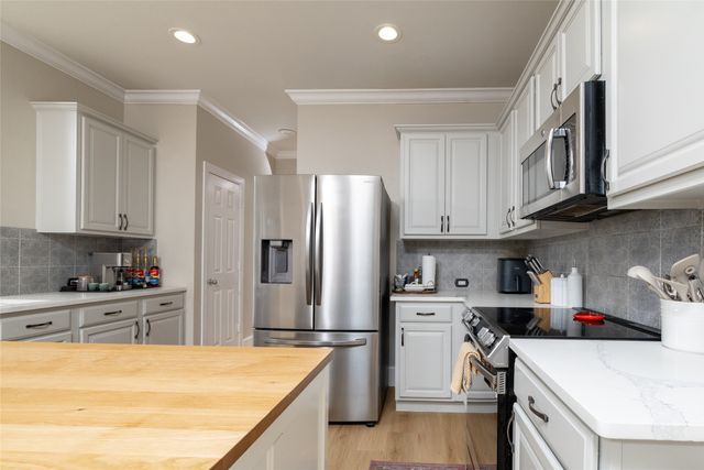 1016 Pebblecreek Drive, Burleson, TX 76028