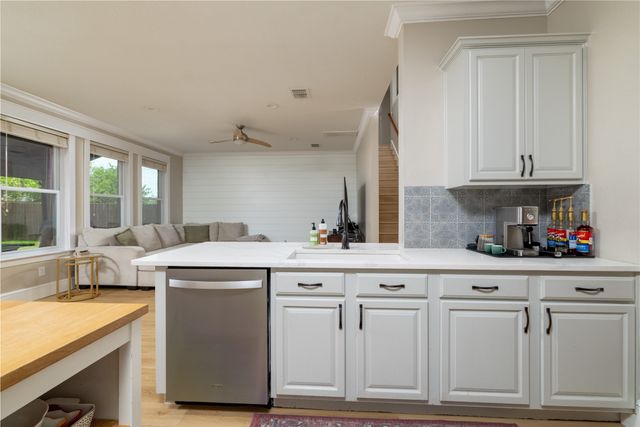 1016 Pebblecreek Drive, Burleson, TX 76028
