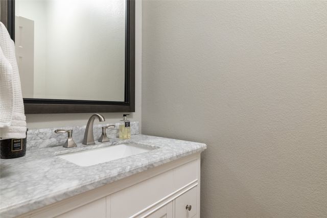 1016 Pebblecreek Drive, Burleson, TX 76028