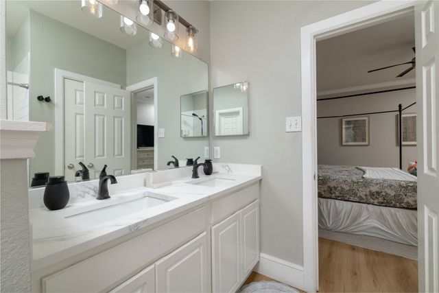 1016 Pebblecreek Drive, Burleson, TX 76028