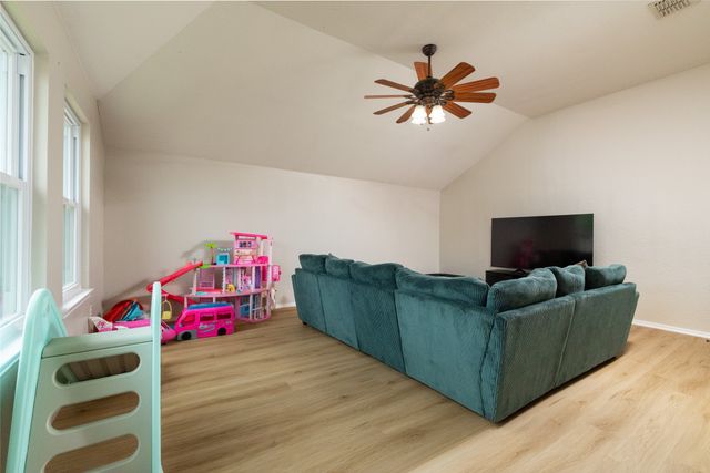 1016 Pebblecreek Drive, Burleson, TX 76028