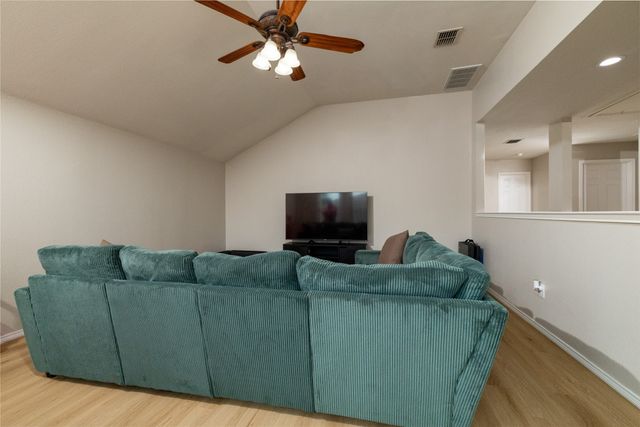 1016 Pebblecreek Drive, Burleson, TX 76028
