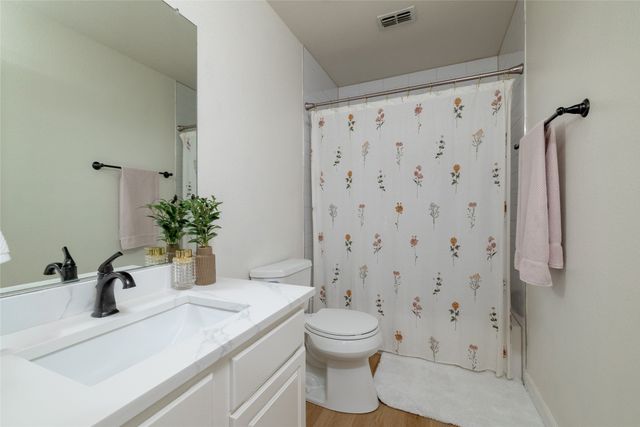 1016 Pebblecreek Drive, Burleson, TX 76028