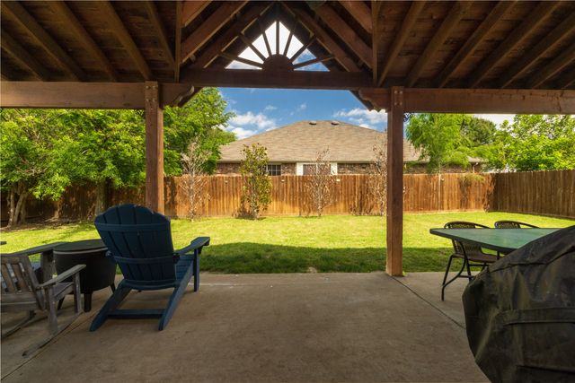 1016 Pebblecreek Drive, Burleson, TX 76028
