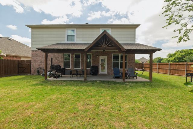 1016 Pebblecreek Drive, Burleson, TX 76028