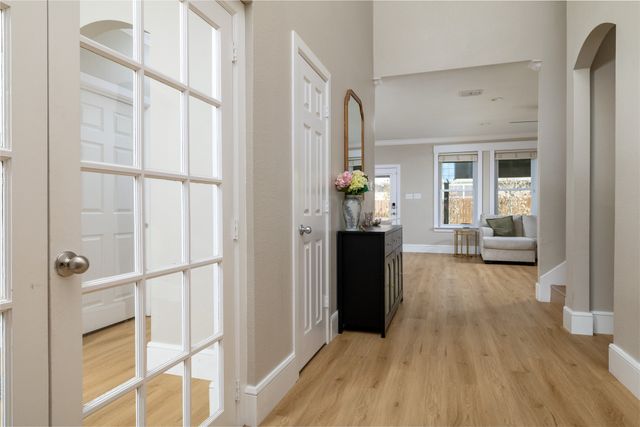 1016 Pebblecreek Drive, Burleson, TX 76028