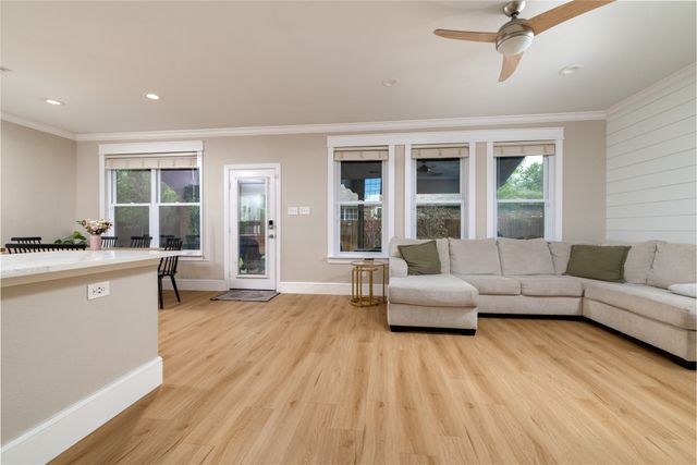 1016 Pebblecreek Drive, Burleson, TX 76028