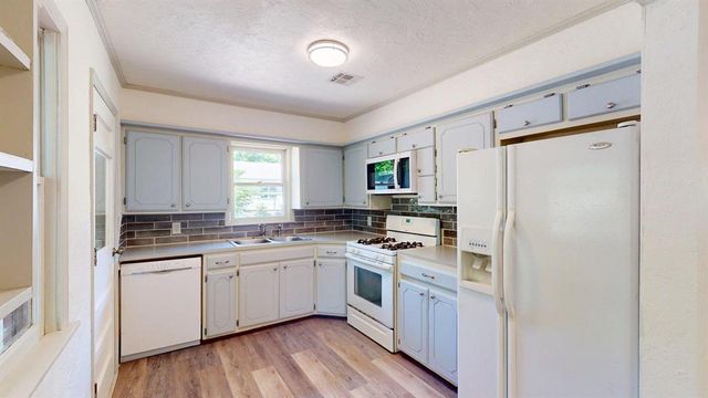 210 N Roosevelt Avenue, Shawnee, OK 74801