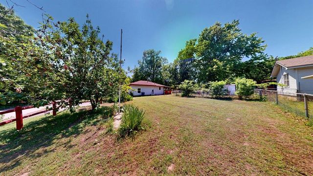 210 N Roosevelt Avenue, Shawnee, OK 74801