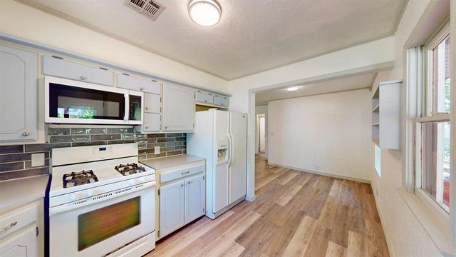 210 N Roosevelt Avenue, Shawnee, OK 74801