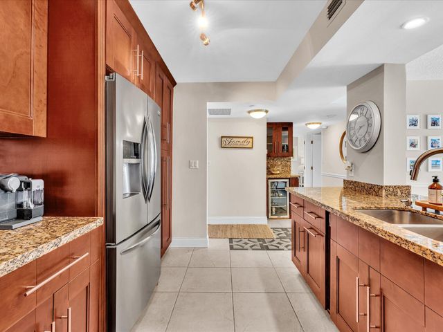 1150 Hillsboro Mile 1008, Hillsboro Beach, FL 33062