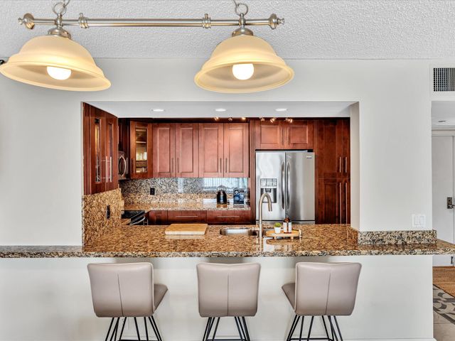 1150 Hillsboro Mile 1008, Hillsboro Beach, FL 33062