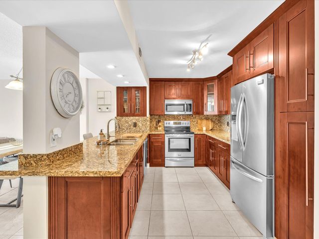 1150 Hillsboro Mile 1008, Hillsboro Beach, FL 33062