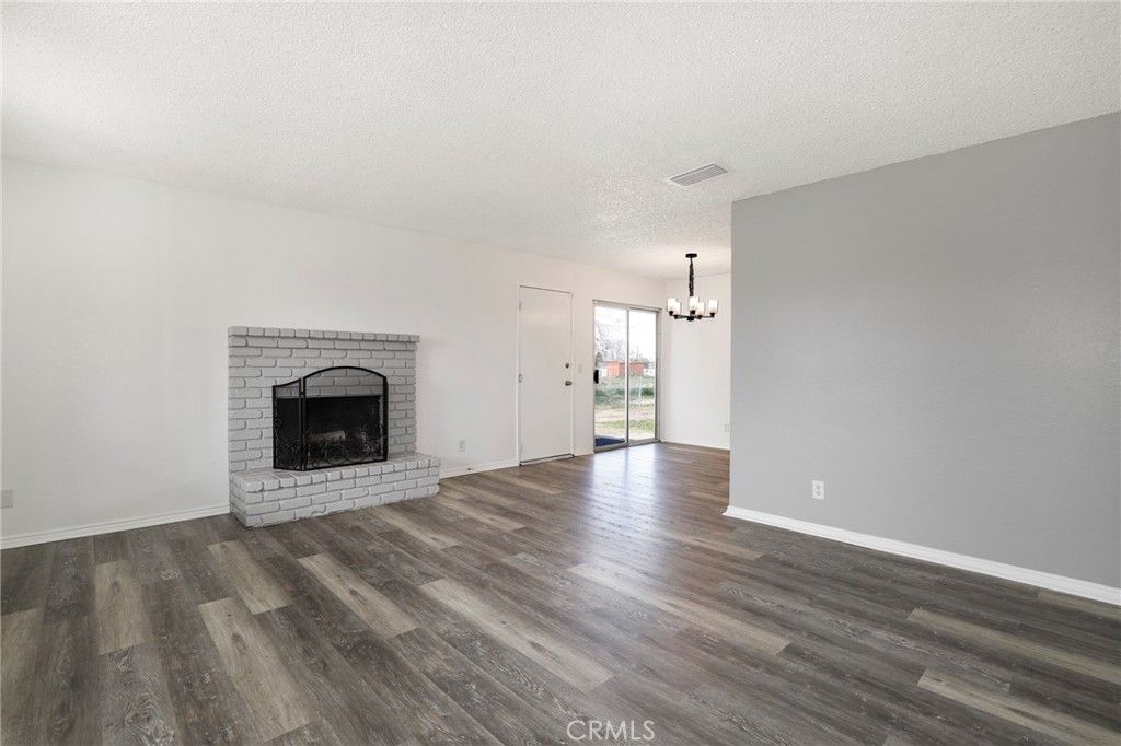 Image 10 of property listing at 10041 E Avenue R6 Avenue, Littlerock, CA 93543