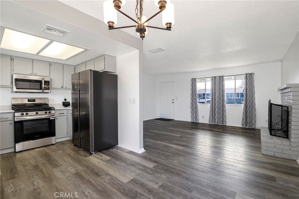 Image 12 of property listing at 10041 E Avenue R6 Avenue, Littlerock, CA 93543