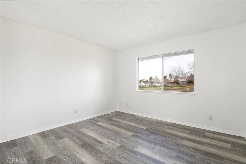 Image 17 of property listing at 10041 E Avenue R6 Avenue, Littlerock, CA 93543