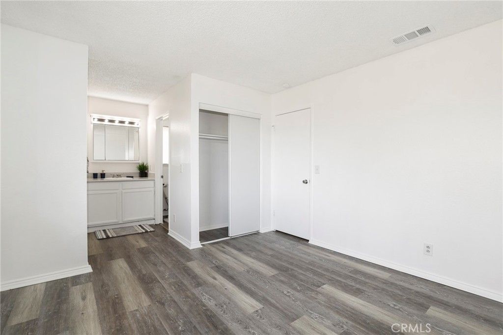 Image 19 of property listing at 10041 E Avenue R6 Avenue, Littlerock, CA 93543