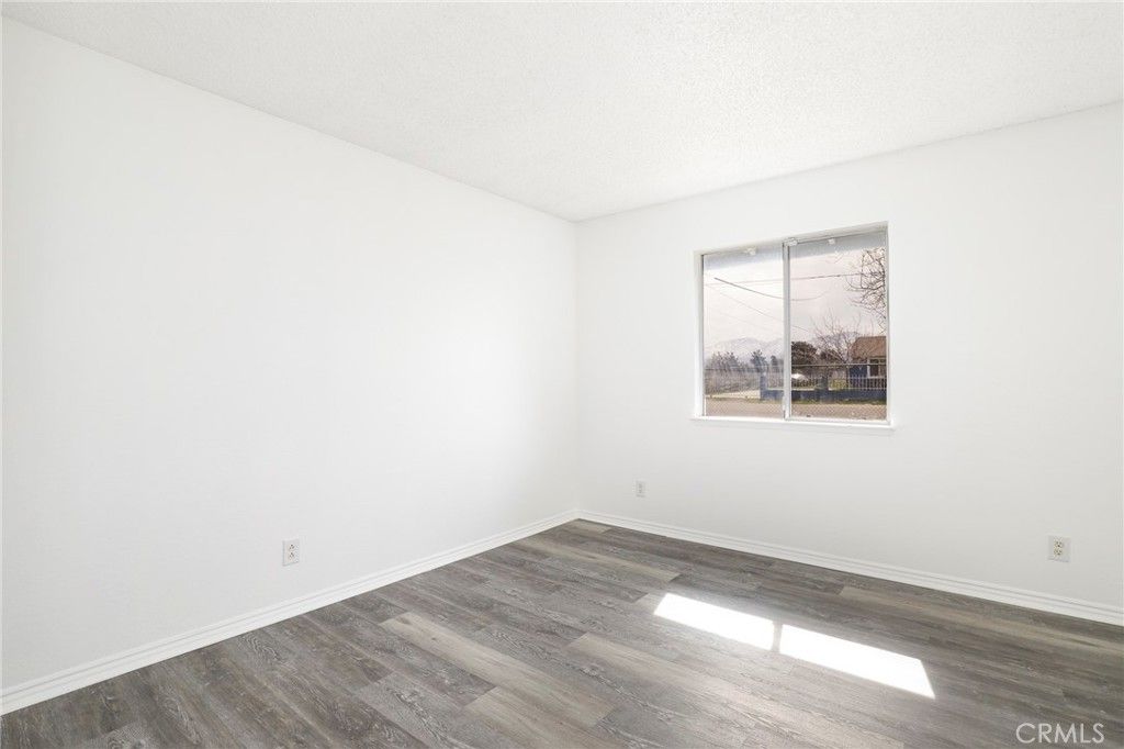 Image 24 of property listing at 10041 E Avenue R6 Avenue, Littlerock, CA 93543