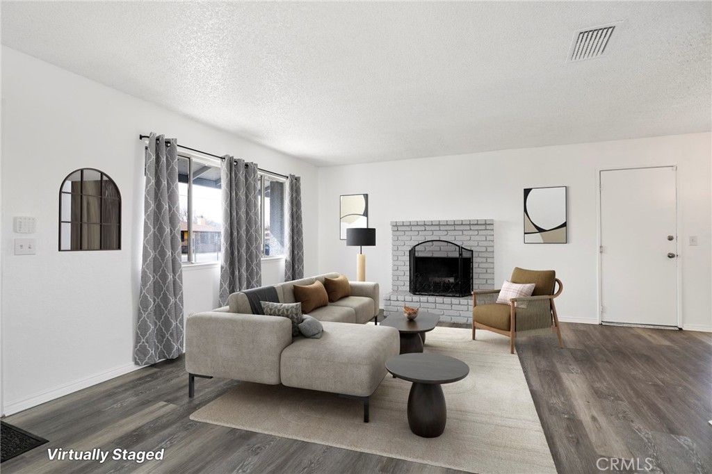 Image 9 of property listing at 10041 E Avenue R6 Avenue, Littlerock, CA 93543