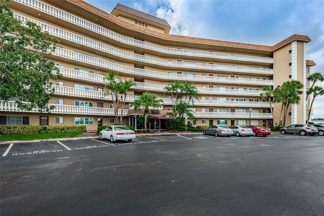 8950 PARK BOULEVARD 206, Seminole, FL 33777