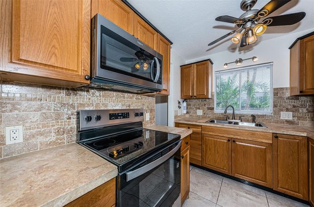 8950 PARK BOULEVARD 206, Seminole, FL 33777