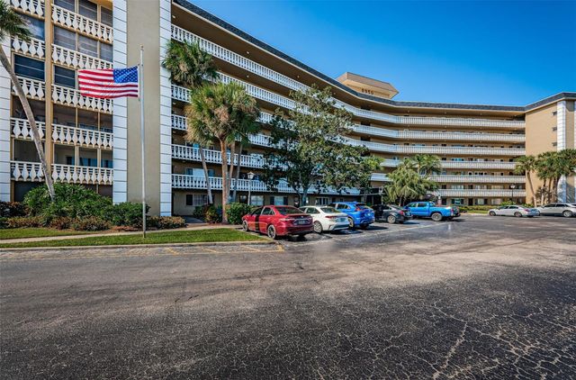 8950 PARK BOULEVARD 206, Seminole, FL 33777