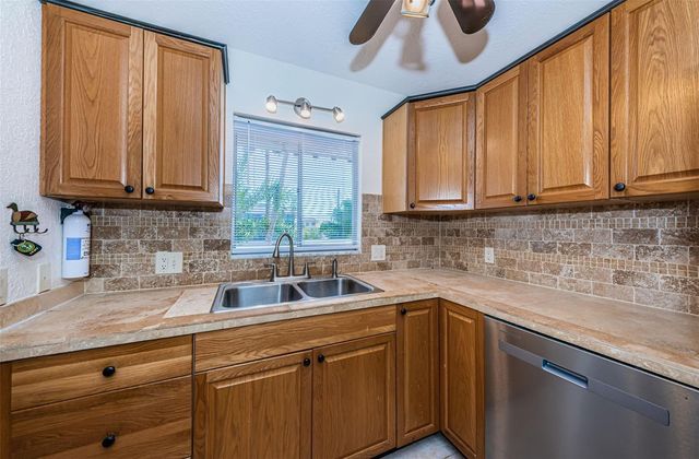 8950 PARK BOULEVARD 206, Seminole, FL 33777