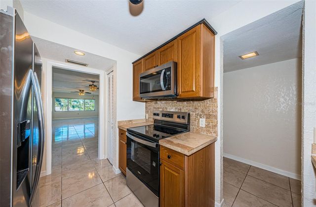 8950 PARK BOULEVARD 206, Seminole, FL 33777