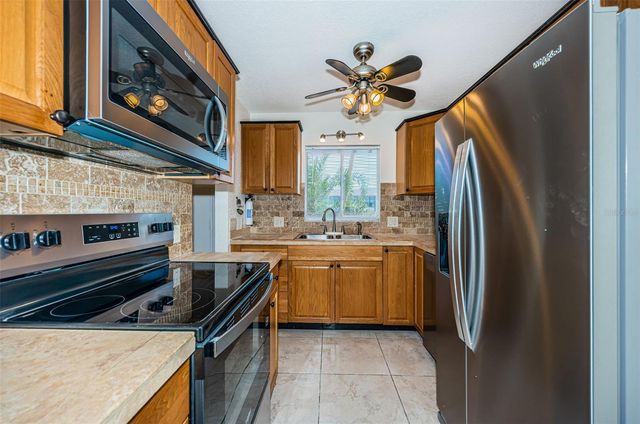 8950 PARK BOULEVARD 206, Seminole, FL 33777