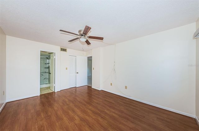 8950 PARK BOULEVARD 206, Seminole, FL 33777
