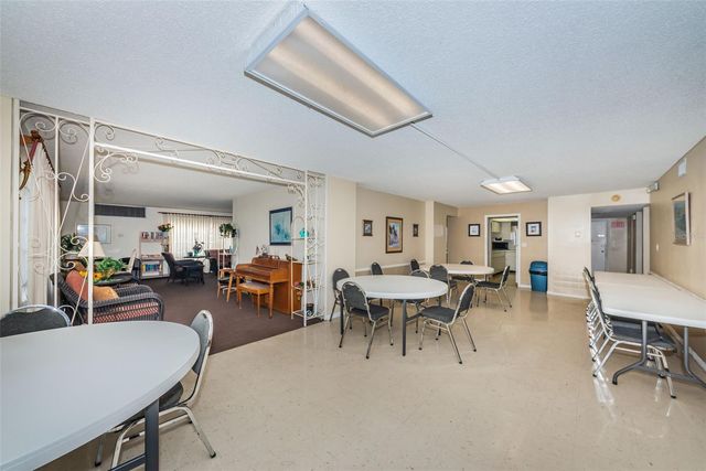 8950 PARK BOULEVARD 206, Seminole, FL 33777