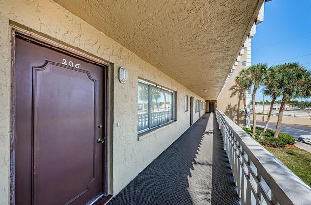 8950 PARK BOULEVARD 206, Seminole, FL 33777