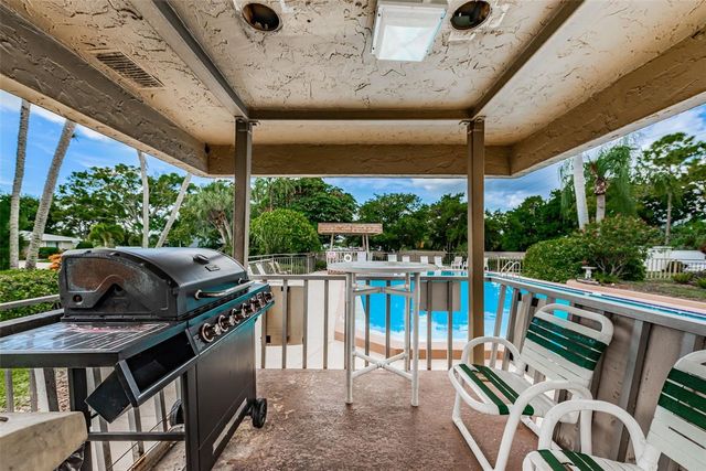 8950 PARK BOULEVARD 206, Seminole, FL 33777