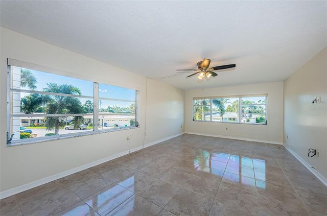 8950 PARK BOULEVARD 206, Seminole, FL 33777
