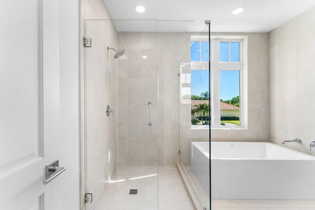 182 Lake Drive 5-101, Palm Beach Shores, FL 33404
