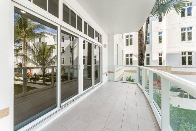 182 Lake Drive 5-101, Palm Beach Shores, FL 33404