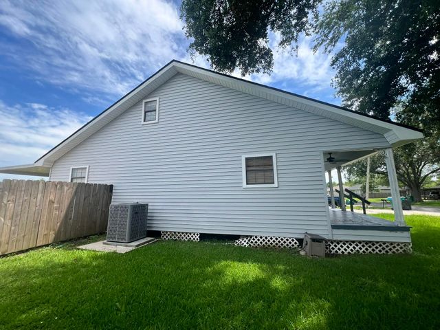 251 Bayou Vista Drive, Thibodaux, LA 70301