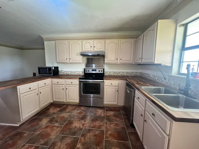 251 Bayou Vista Drive, Thibodaux, LA 70301