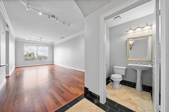 3333 Allen Pkwy 2110, Houston, TX 77019