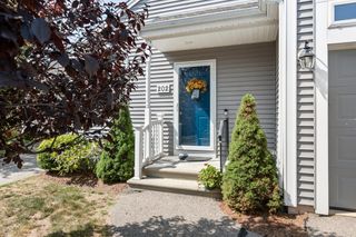 202 Village Ln 202, Bellingham, MA 02019