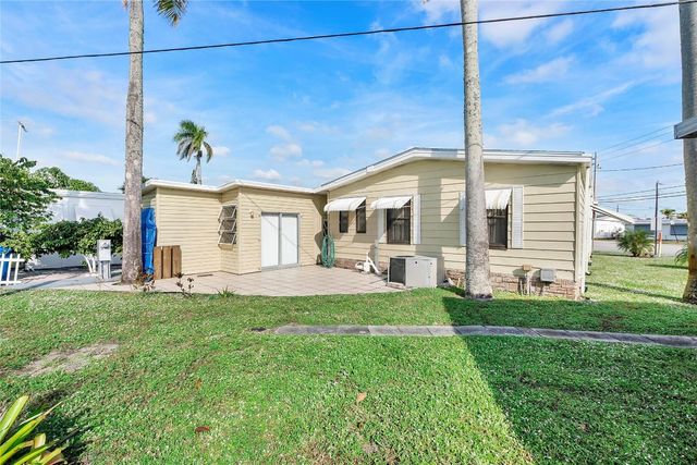 8600 SW 16th Place, Davie, FL 33324