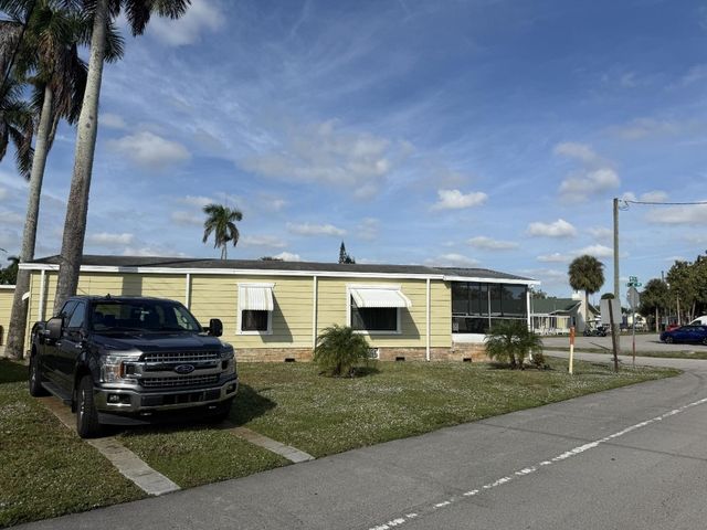 8600 SW 16th Place, Davie, FL 33324