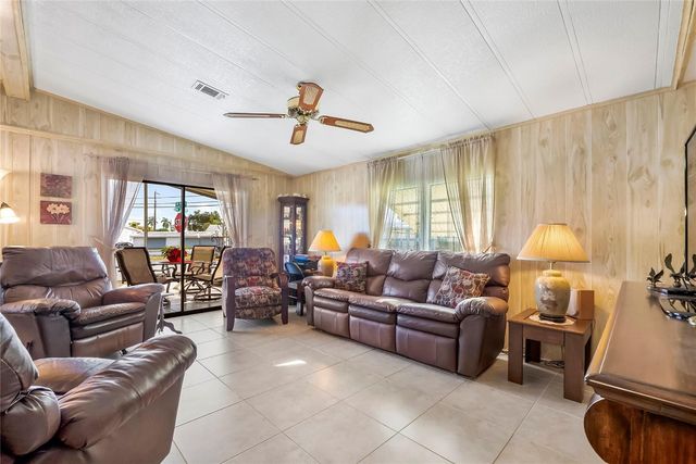 8600 SW 16th Place, Davie, FL 33324