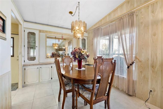 8600 SW 16th Place, Davie, FL 33324