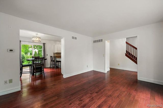 125 Algansee Drive, Troy, MI 48083